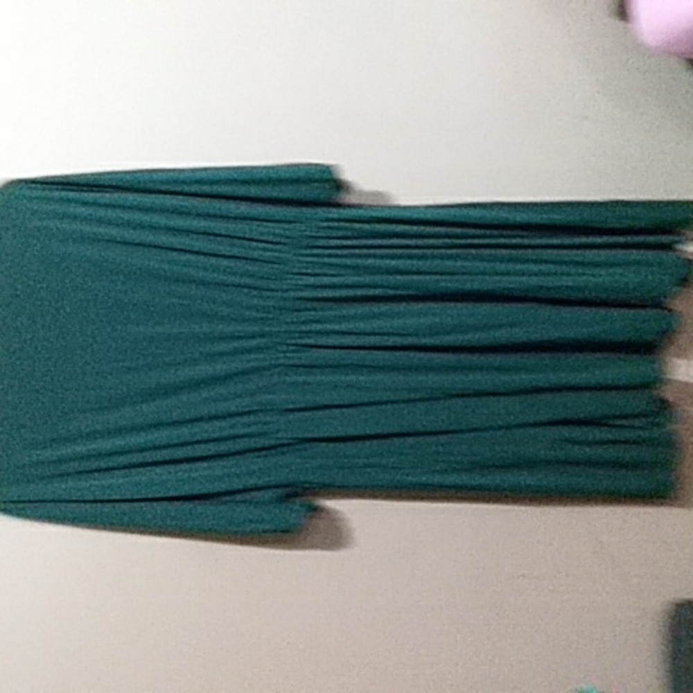 Classic Emerald Green Wrap-Style Women’s Dress - Picture 4 of 4
